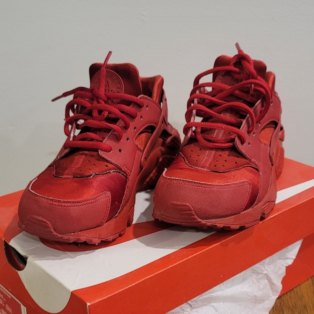 NIKE Huarache size 7.5 women's red